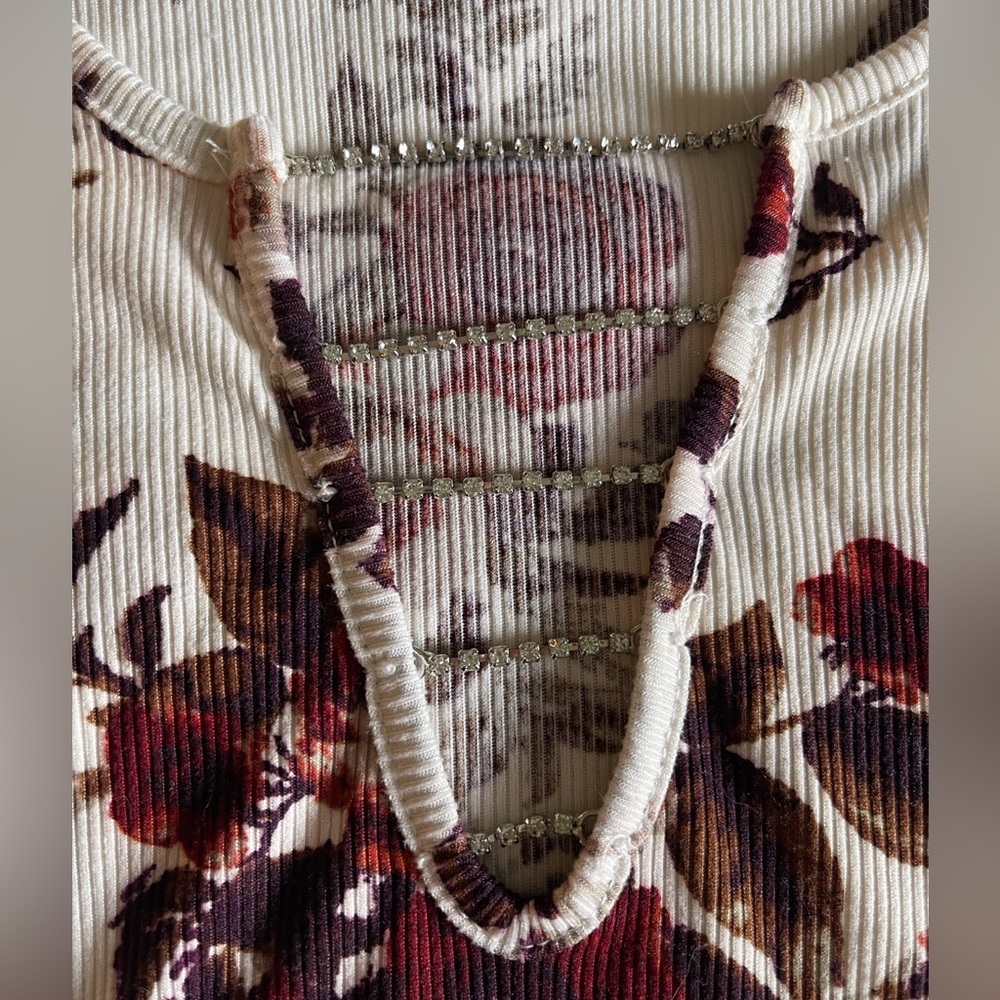 Floral Top - Picture 4 of 4